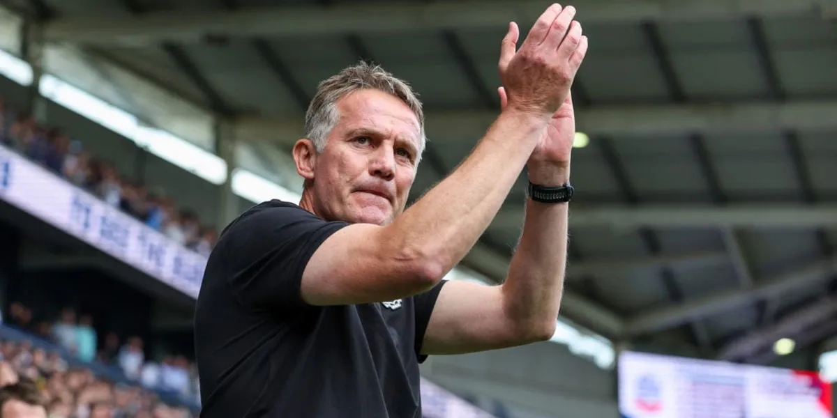 Phil Parkinson Terharu Terima Penghargaan Tertinggi Kota Wrexham