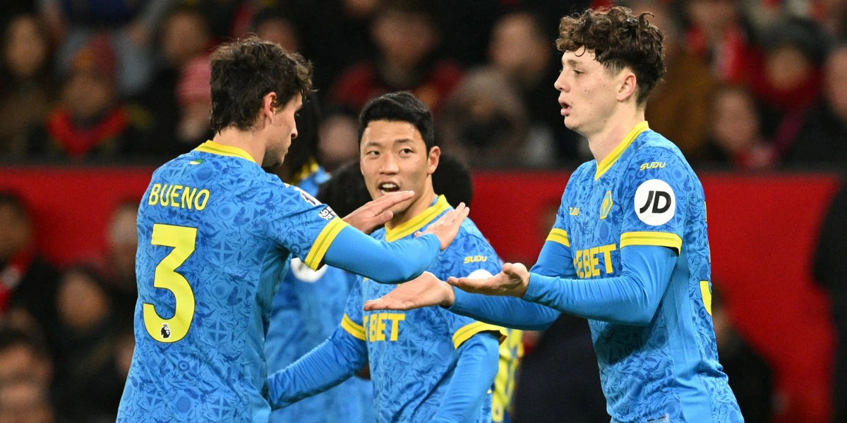 Wolves-Bangkit-di-Molineux,-West-Ham-Kian-Terperosok-dalam-Ancaman-Degradasi!